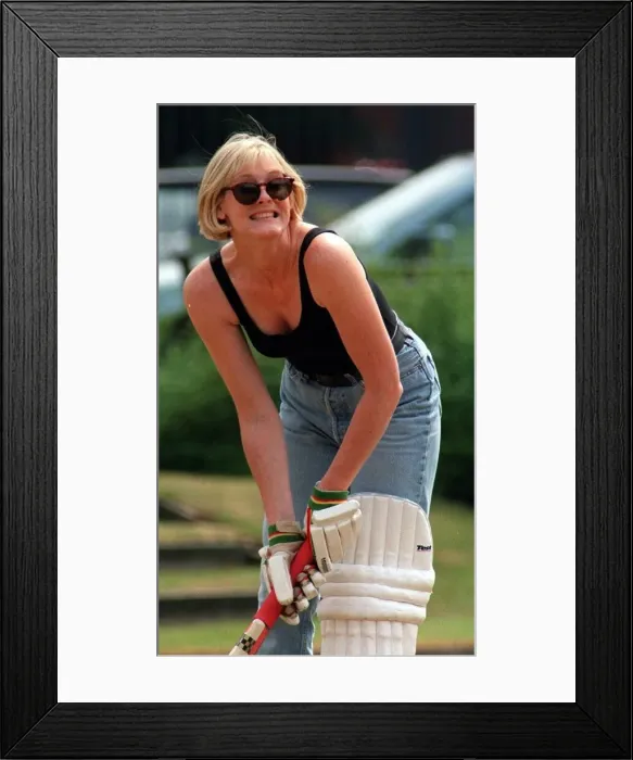Framed Print : Sarah Lancashire playing a game of cricket during break from playing Raquel in Coronation