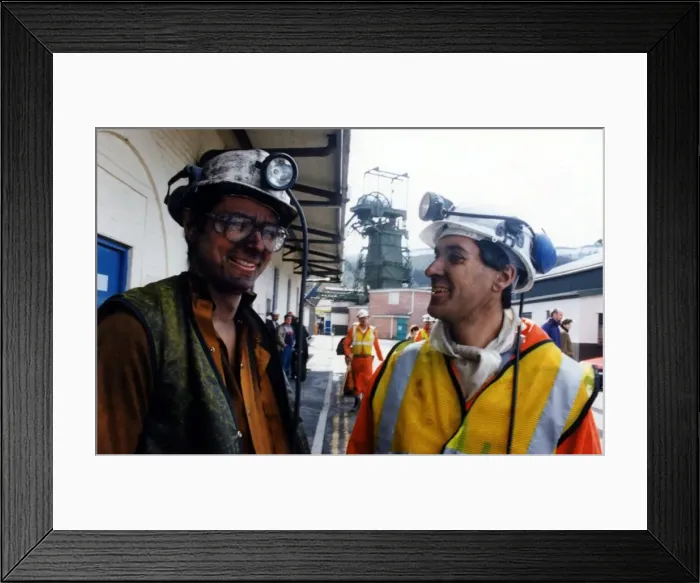Framed Print : John Redwood - Miner Andrew Walker (left) meets the Secretary of State for Wales John