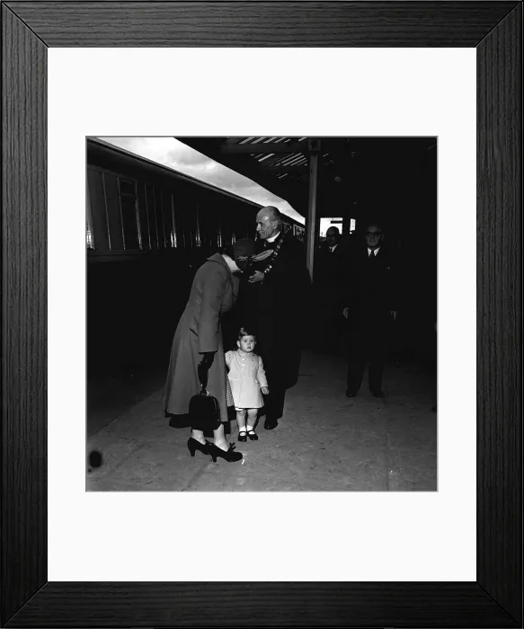 Framed Print : Queen Elizabeth with Prince Charles on arrival at station in Scotland, September 1950 Framed Print : Queen Elizabeth with Prince Charles on arrival at station in Scotland, September 1950