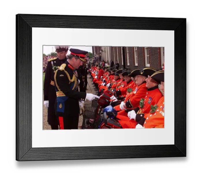 Framed Print : Prince Charles talks to Chelsea Pensioners in June 1999 Framed Print : Prince Charles talks to Chelsea Pensioners in June 1999