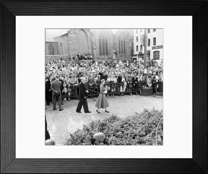 Framed Print : Her Majesty Queen Elizabeth II in Guernsey on her royal visit to the Channel Islands with