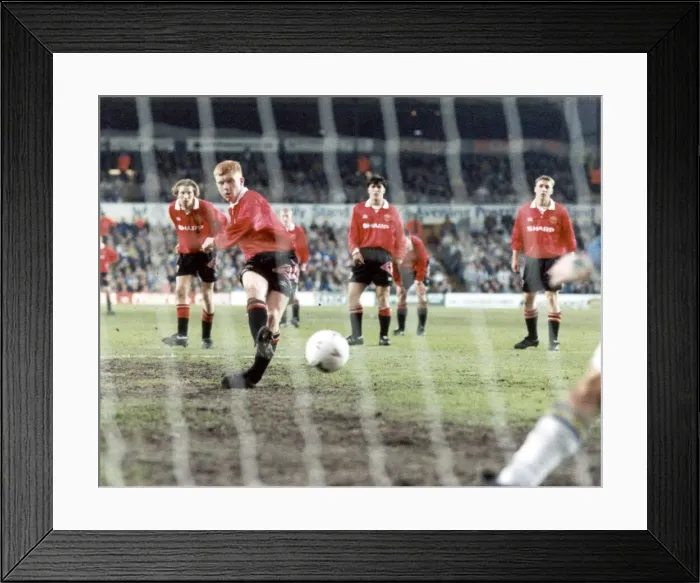 Framed Print : FA Youth Cup Final, Second Leg at Elland Road, Leeds. Score Framed Print : FA Youth Cup Final, Second Leg at Elland Road, Leeds. Score