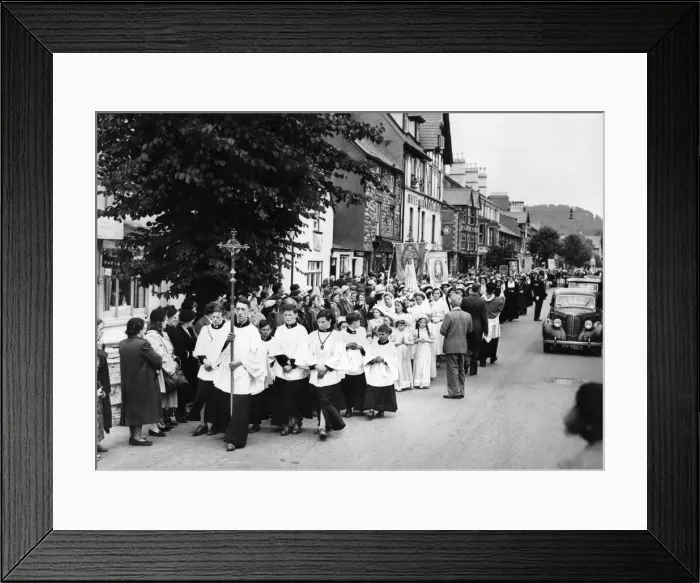 Framed Print : Over 20, 000 pilgrims from England, Wales and Ireland Congregate at Bala in Wales for Framed Print : Over 20, 000 pilgrims from England, Wales and Ireland Congregate at Bala in Wales for