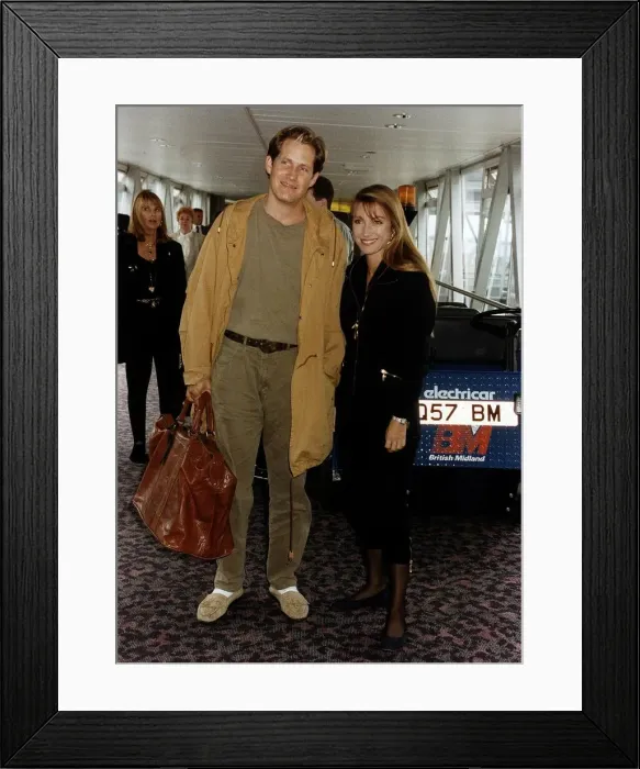 Framed Print : Jane Seymour Actress with boyfriend Thom Mathews who she has asked to marry her Framed Print : Jane Seymour Actress with boyfriend Thom Mathews who she has asked to marry her
