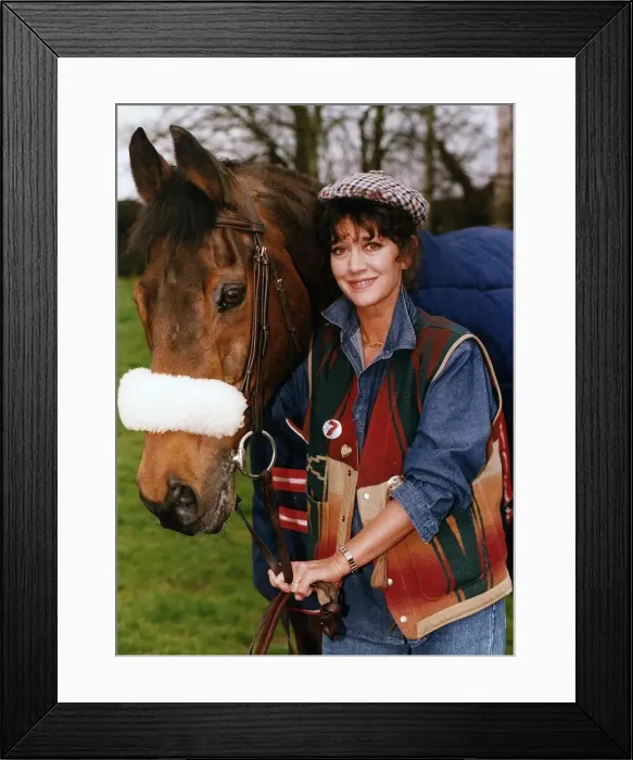 Framed Print : Amanda Barrie Actress standing next to Red Rum horse in a field Framed Print : Amanda Barrie Actress standing next to Red Rum horse in a field