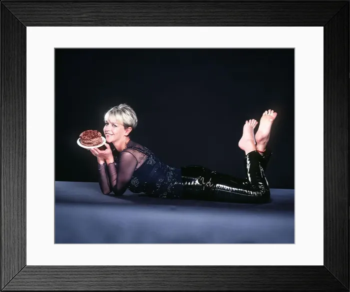 Framed Print : Leslie Ash actress in studio with chocolate cake June 1999