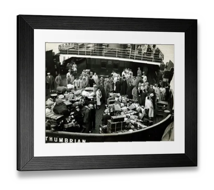 Framed Print : Jewish refugees on board the Polish liner Pilsudster at Newcastle Quay October 1939