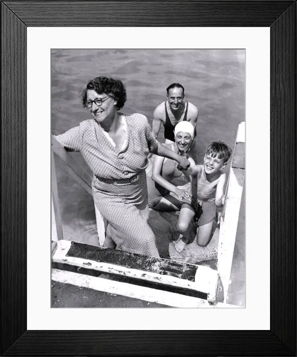 Framed Print : Mr and Mrs John Parks from Romford, Essex, nine-year-old Laurie, and 16-year-old Audrey Framed Print : Mr and Mrs John Parks from Romford, Essex, nine-year-old Laurie, and 16-year-old Audrey