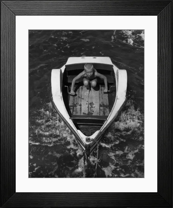 Framed Print : Young Keith Little from Chelmsford sails away in his paddle boat holiday Holidays Framed Print : Young Keith Little from Chelmsford sails away in his paddle boat holiday Holidays