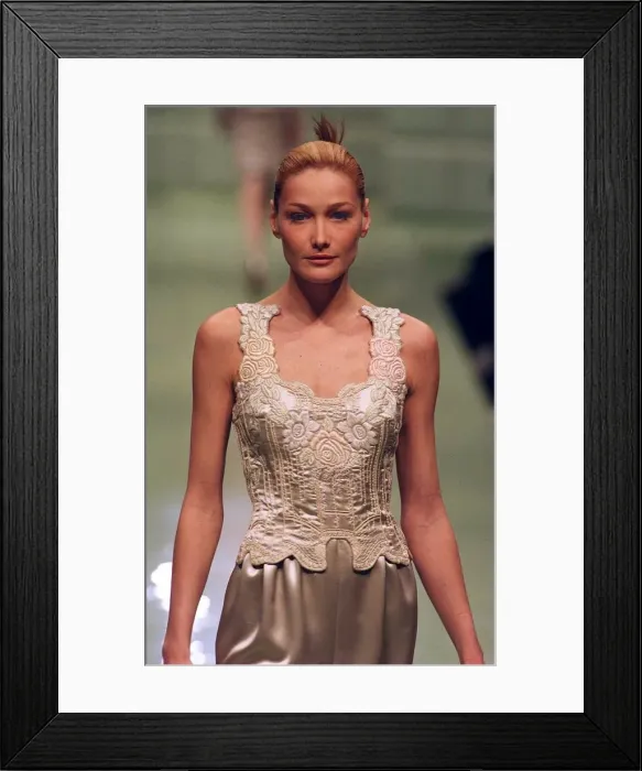 Framed Print : CARLA BRUNI MODELS VALENTINO Framed Print : CARLA BRUNI MODELS VALENTINO