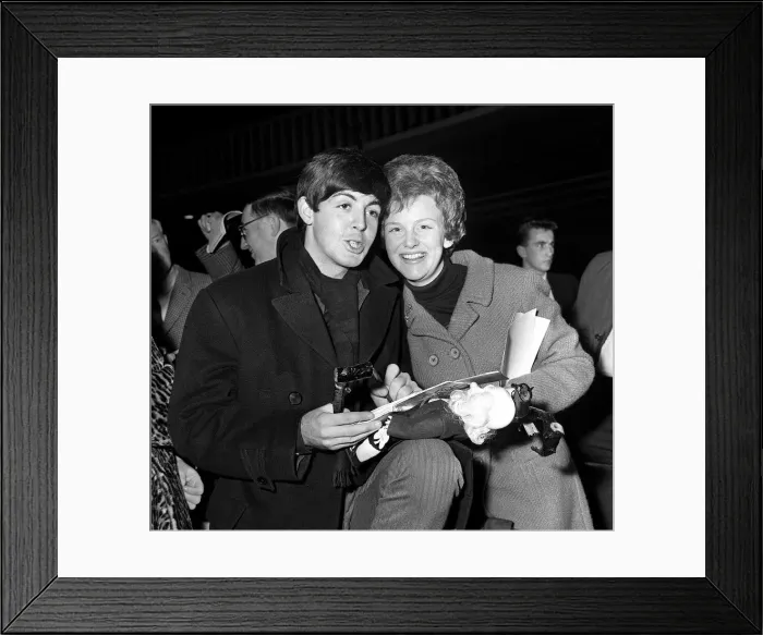 Framed Print : The Beatles 8th November 1963. Paul McCartney signing autographs for unknown woman Framed Print : The Beatles 8th November 1963. Paul McCartney signing autographs for unknown woman