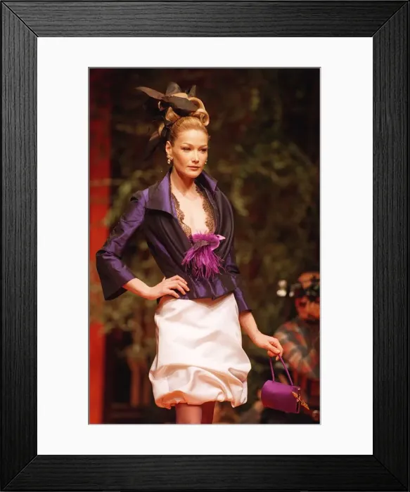 Framed Print : CARLA BRUNI MODELS CHRISTIAN LACROIX AT PARIS COUTURE Framed Print : CARLA BRUNI MODELS CHRISTIAN LACROIX AT PARIS COUTURE