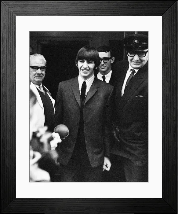 Framed Print : Ringo Starr leaves University College Hospital, London after having his tonsils removed Framed Print : Ringo Starr leaves University College Hospital, London after having his tonsils removed