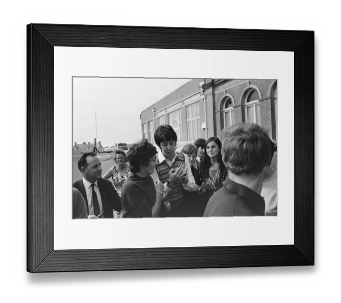 Framed Print : The Beatles set out on their celebrated tour of the West Country 11th September 1967