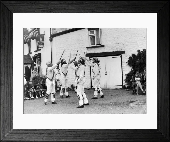 Framed Print : Morris dancers performing outside the George Inn at St Briavels during the Forest Of Dean Framed Print : Morris dancers performing outside the George Inn at St Briavels during the Forest Of Dean