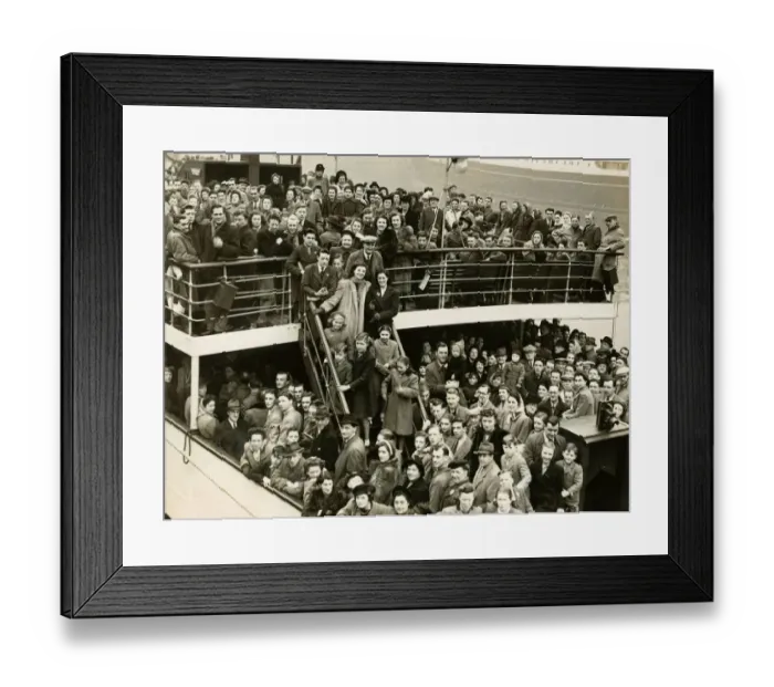 Framed Print : Queen Mary 11 March 1948 Clyde steamer with full capacity of 2086 passengers as it Framed Print : Queen Mary 11 March 1948 Clyde steamer with full capacity of 2086 passengers as it