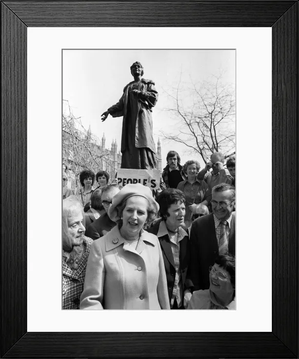 Framed Print : Margaret Thatcher in Pankhurst Gardens outside the Houses of Parliament standing under
