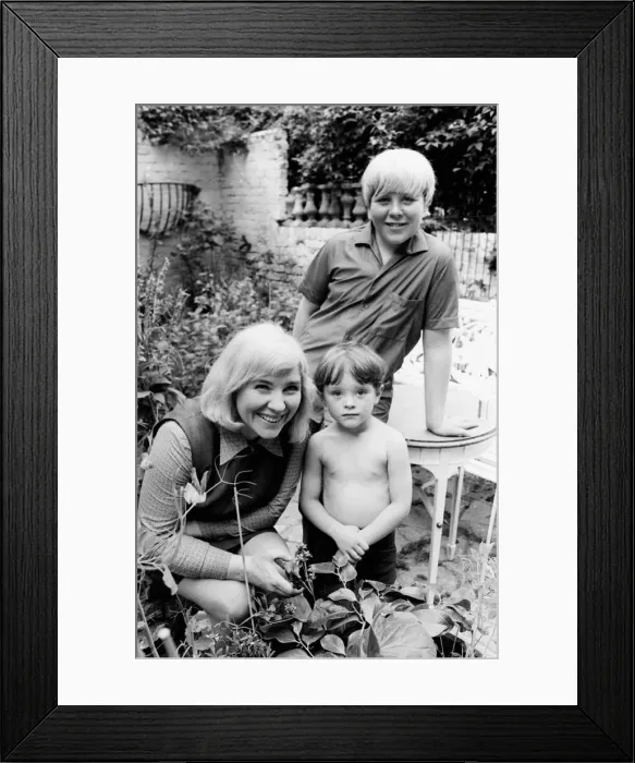 Framed Print : Author Fay Weldon at her Hampstead home July 1967 with her un-named kids in Framed Print : Author Fay Weldon at her Hampstead home July 1967 with her un-named kids in