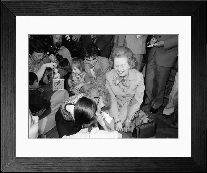 Framed Print : Margaret Thatcher visits Toynbee Hall in the East End with children July 1980 Framed Print : Margaret Thatcher visits Toynbee Hall in the East End with children July 1980