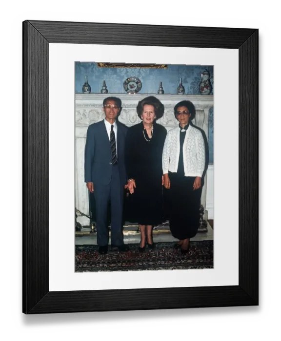 Framed Print : Prime Minister Margaret Thatcher at number 10 Downing Street with the Chinese Minister of