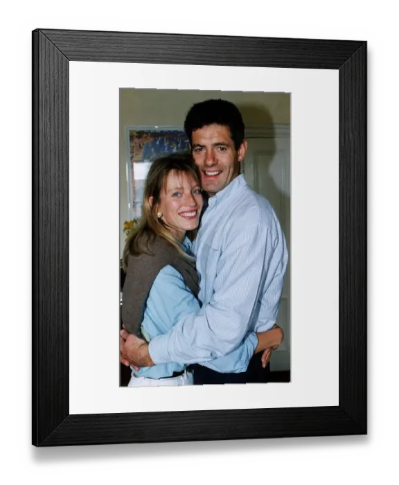 Framed Print : Scotland rugby skipper Gavin Hastings and his wife Diane standing in their Edinburgh home Framed Print : Scotland rugby skipper Gavin Hastings and his wife Diane standing in their Edinburgh home