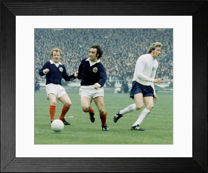 Framed Print : England v Scotland Home International, Billy Bremner (Left Framed Print : England v Scotland Home International, Billy Bremner (Left