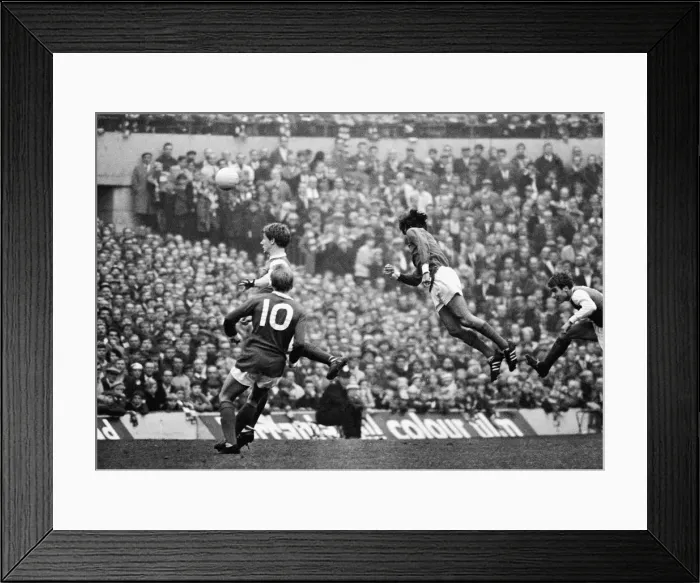 Framed Print : English League Division One match at Hillsborough. Sheffield Wednesday 1 v Manchester