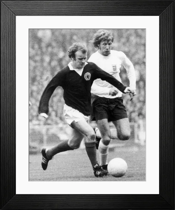 Framed Print : Billy Bremner and Colin Bell clash during the home international between England Framed Print : Billy Bremner and Colin Bell clash during the home international between England