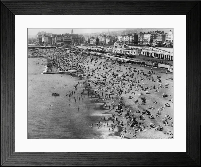 Framed Print : View of Brighton beach with holidaymakers in June 1934 Framed Print : View of Brighton beach with holidaymakers in June 1934