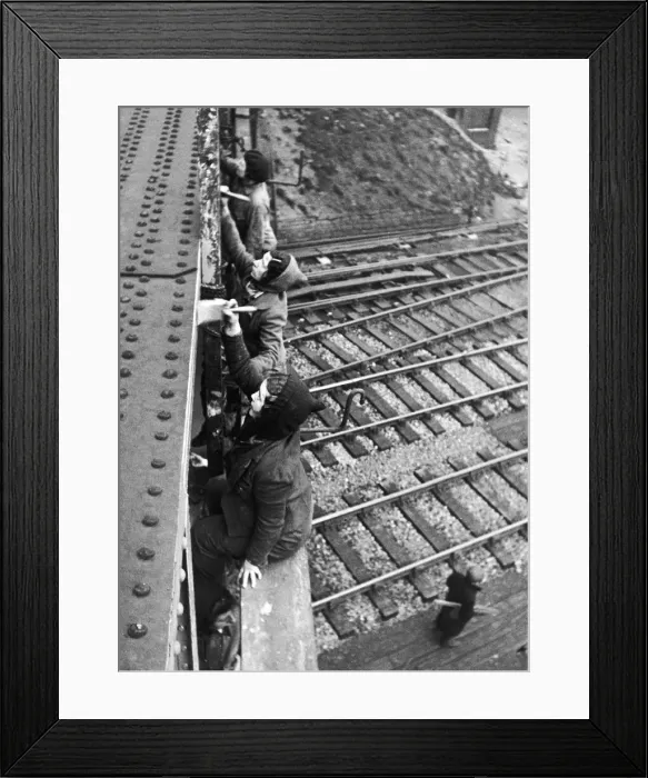 Framed Print : WW2 Female painters at work on a railway bridge in Sheffield Framed Print : WW2 Female painters at work on a railway bridge in Sheffield