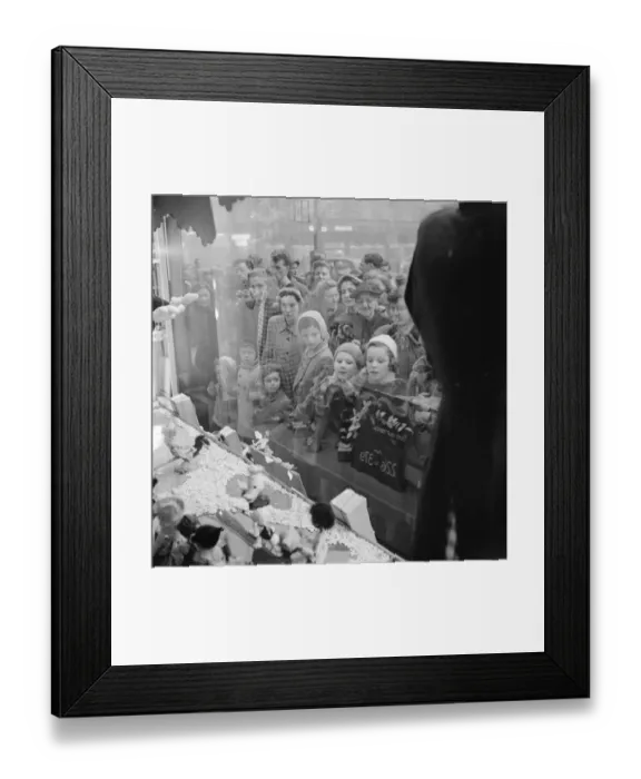 Framed Print : Women and children looking through Sefridges shop window on Oxford Street, London