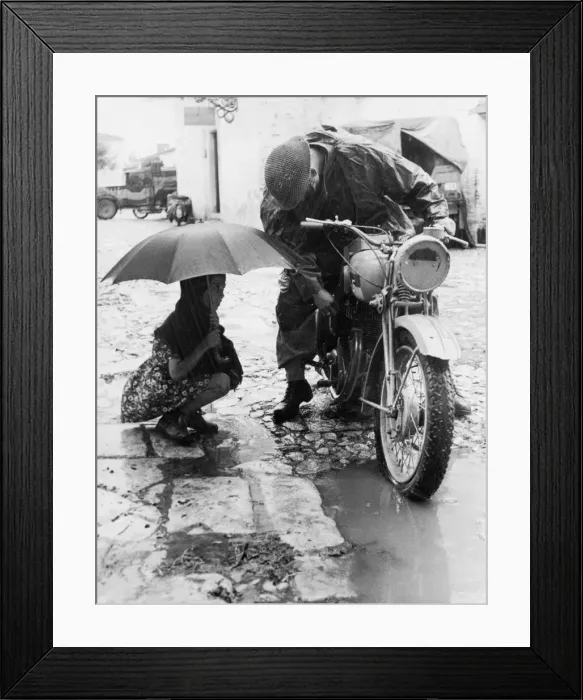 Framed Print : Heavy rains have added to the difficulties facing the 5th and 8th armies in Italy Framed Print : Heavy rains have added to the difficulties facing the 5th and 8th armies in Italy