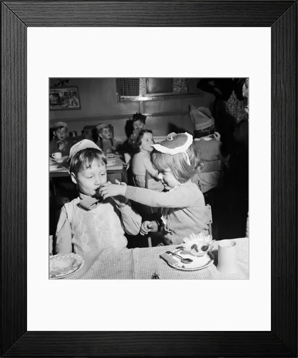 Framed Print : Childrens Christmas party at Harwell. 17th December 1953 Framed Print : Childrens Christmas party at Harwell. 17th December 1953