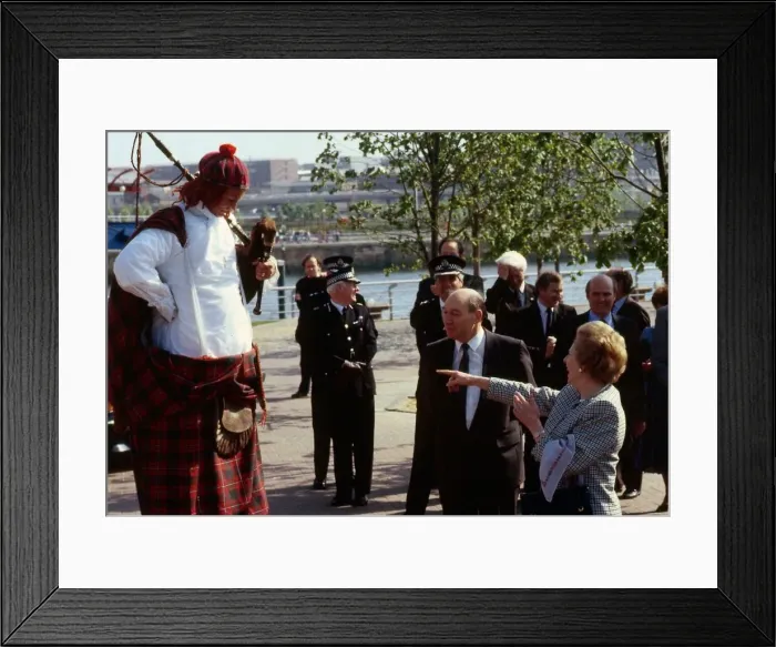 Framed Print : Margaret Thatcher pointing at Big Rory May 1988 Framed Print : Margaret Thatcher pointing at Big Rory May 1988