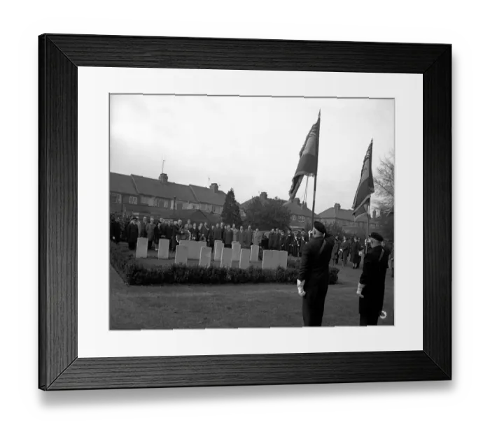 Framed Print : Communal grave service at London Road cemetery, Coventry. 21st November 1965