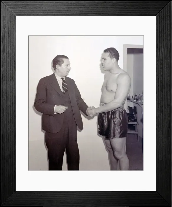 Framed Print : Joe Louis with Peter Wilson SP at Earls Court Boxer boxing Framed Print : Joe Louis with Peter Wilson SP at Earls Court Boxer boxing