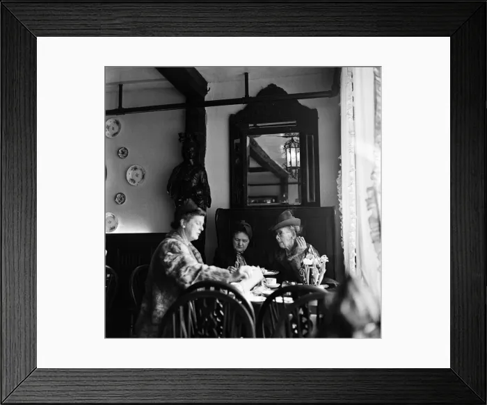 Framed Print : Morning Cafe society in Stratford upon Avon, Warwickshire Framed Print : Morning Cafe society in Stratford upon Avon, Warwickshire