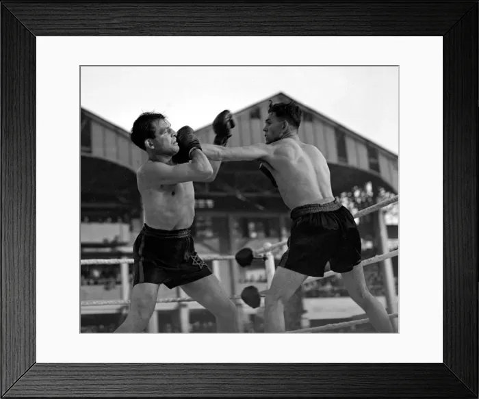 Framed Print : Jack The Kid Berg v Arthur Danahar July 1941 Framed Print : Jack The Kid Berg v Arthur Danahar July 1941