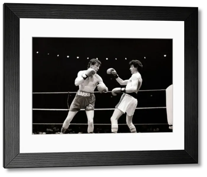 Framed Print : Boxing - Barry McGuigan v Esteban Eguia at the Royal Albert Hall Framed Print : Boxing - Barry McGuigan v Esteban Eguia at the Royal Albert Hall