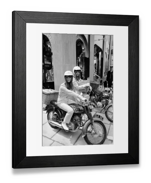Framed Print : The opening of the Chelsea Drugstore in the Kings Road London Framed Print : The opening of the Chelsea Drugstore in the Kings Road London