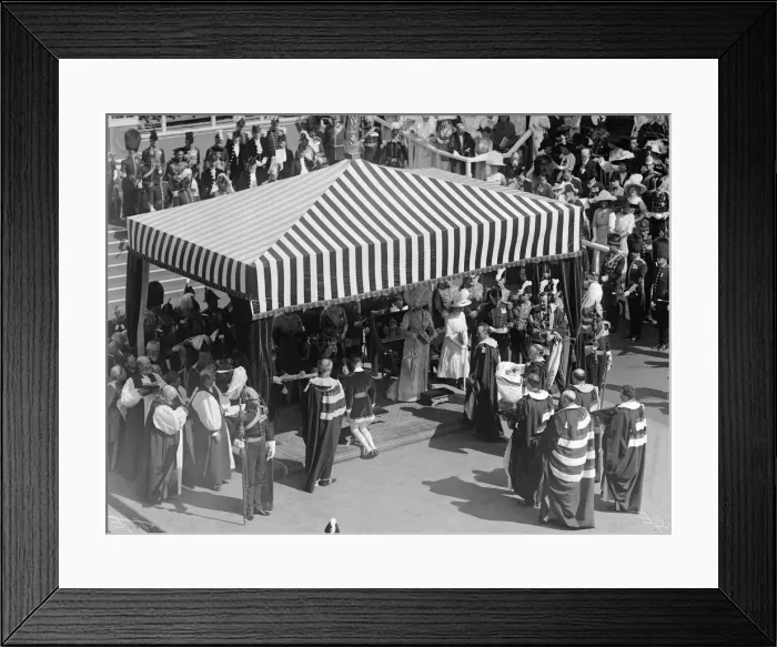 Framed Print : Prince Edward paying homage to King George V at the Investiture of the Prince of Wales Framed Print : Prince Edward paying homage to King George V at the Investiture of the Prince of Wales