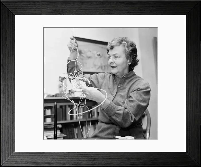 Framed Print : Author Jessica Mitford, basket weaving 30th November 1974 Framed Print : Author Jessica Mitford, basket weaving 30th November 1974