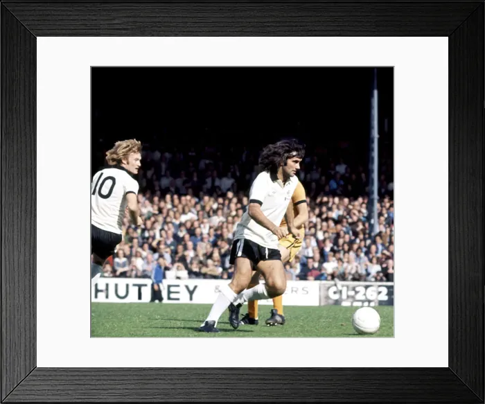 Framed Print : Fulham v Wolverhampton Wanderers. Rodney Marsh and George Best