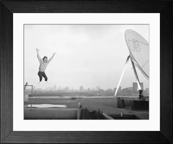 Framed Print : Rolling Stones: Mick Jagger on the roof of the Daily Mirror building in Holborn