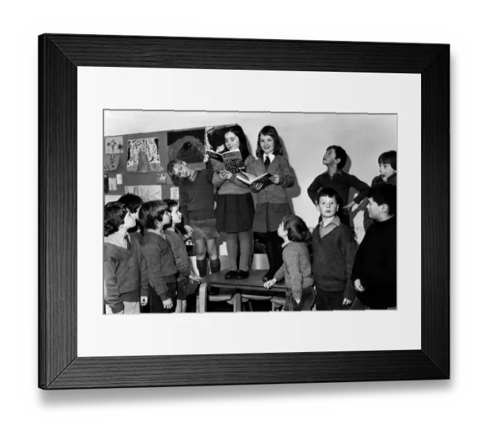 Framed Print : Schoolgirls Atlanta Wardell-Yerburgh (l) & Elizabeth Bulloch have broken a 43 year old Framed Print : Schoolgirls Atlanta Wardell-Yerburgh (l) & Elizabeth Bulloch have broken a 43 year old