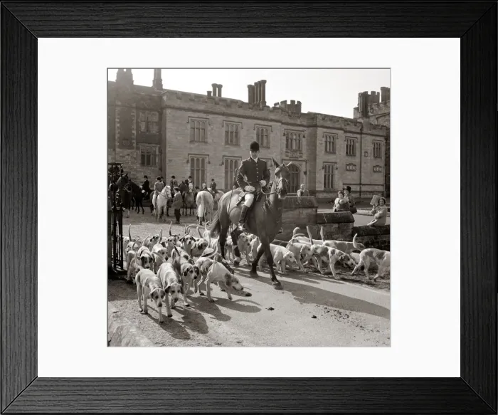 Framed Print : The Hunt - meeting at Penshurst Place 5-7 then moving off into Penshurst Park