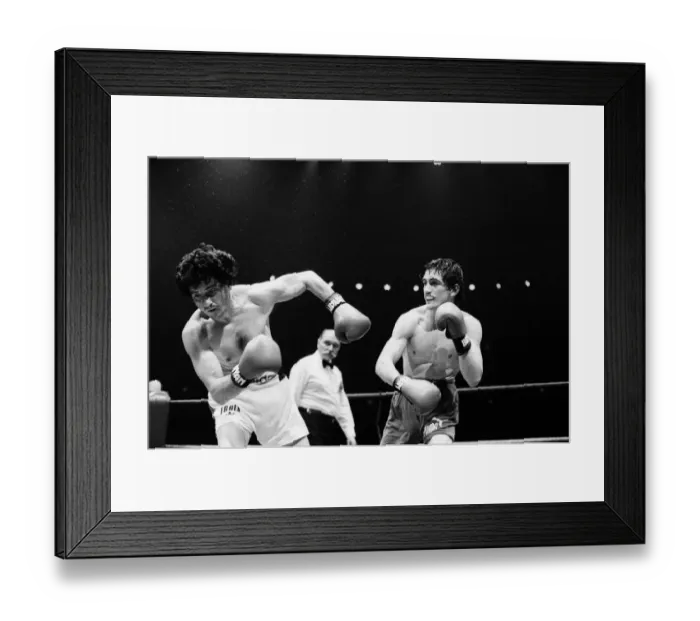 Framed Print : Boxing - Barry McGuigan v Esteban Eguia at the Royal Albert Hall