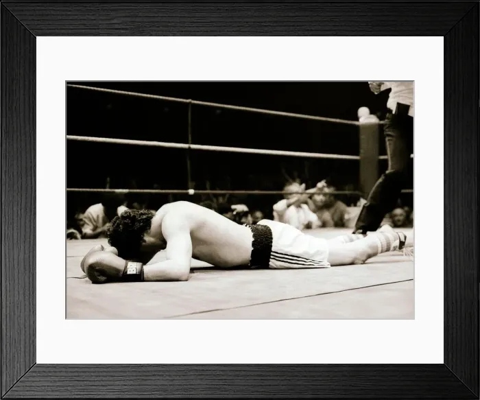 Framed Print : Boxing - Barry McGuigan v Esteban Eguia at the Royal Albert Hall Framed Print : Boxing - Barry McGuigan v Esteban Eguia at the Royal Albert Hall