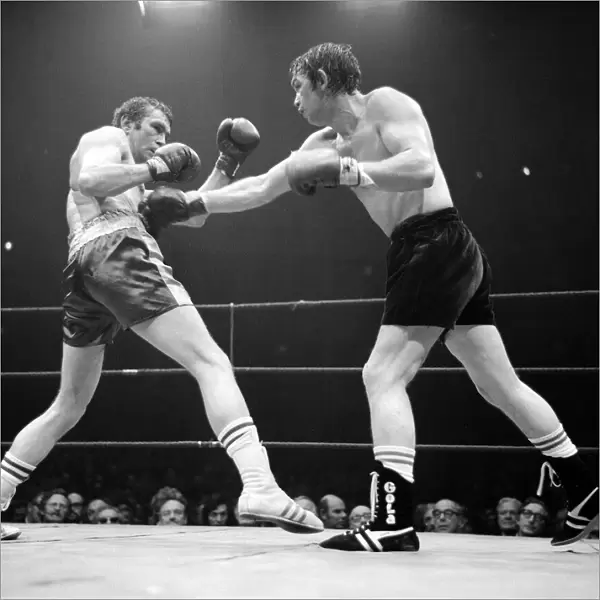 Chris Finnegan v Johnny Frankham Boxing October 1975 fighting at the Royal Albert