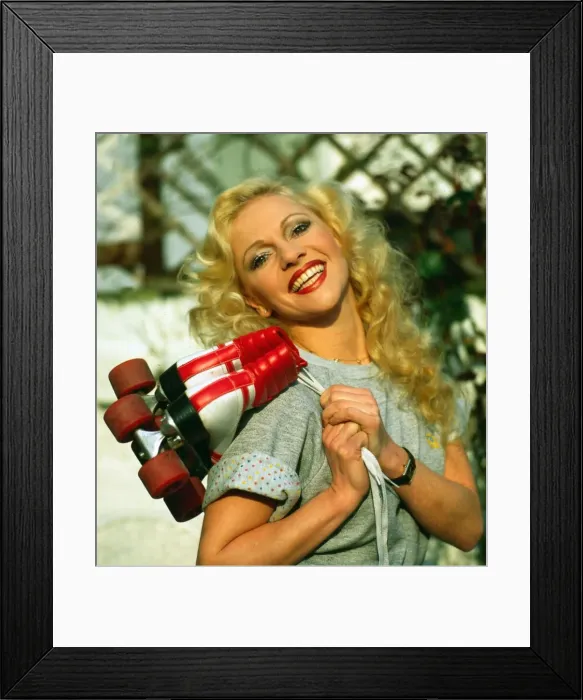 Framed Print : Stephanie Lawerence carrying roller skates April 1983